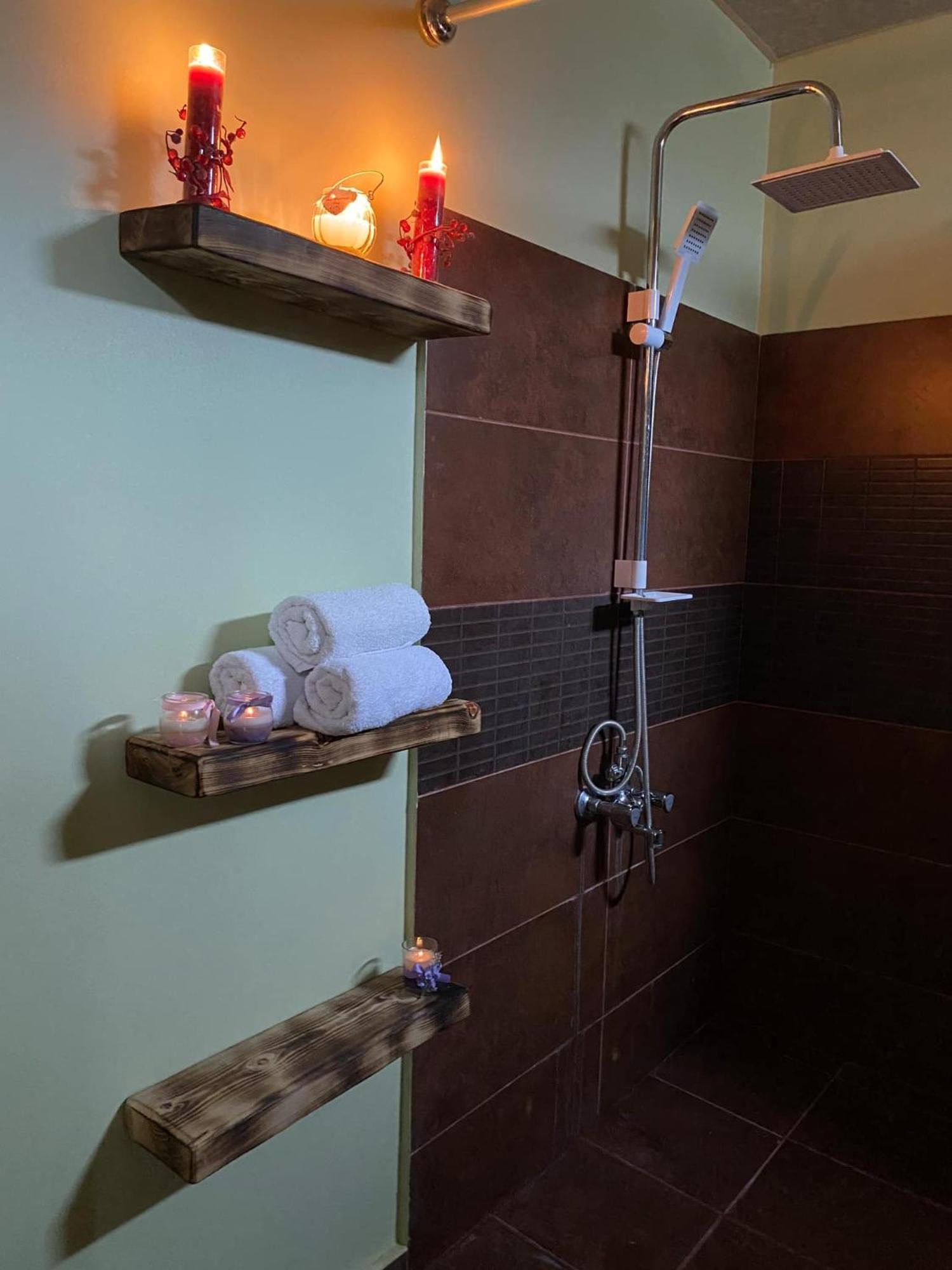 Hotel Relax Station Kutaisi Esterno foto
